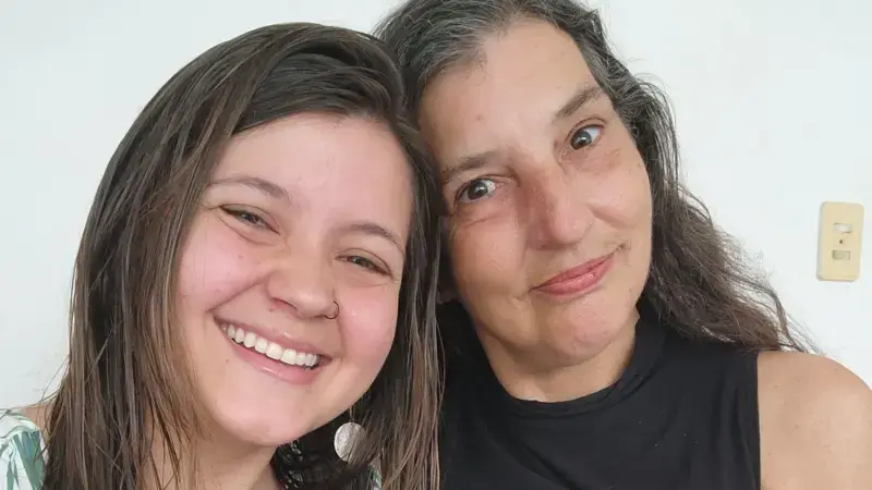 «Mamá, perdóname, pero no quería parecerme a ti»: el íntimo relato de una mujer que creció con una madre con esquizofrenia