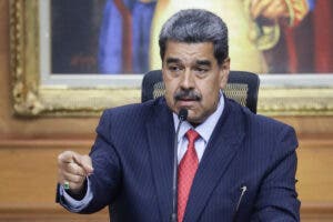 Maduro dice que González Urrutia es la representación de la “deslealtad” a la Constitución