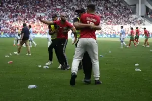 El técnico argentino denuncia el ‘caótico escándalo’ en el partido de fútbol olímpico contra Marruecos