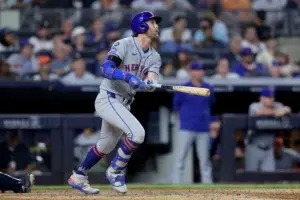 Mets se apoyan en poder de McNeil para vencer por la mínima a Yankees