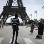 Con inteligencia artificial, aviones y escuadrones policiales, París asegura los Juegos Olímpicos y preocupa a los críticos