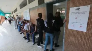 El 95 % de los centros de votación están operativos en Venezuela, según ente electoral