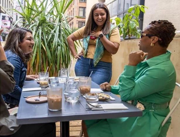 Realizan último llamado a restaurantes con instalaciones comida al aire libre en NYC