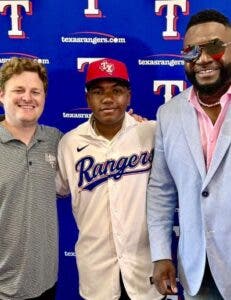 Texas firma al hijo menor de David Ortiz