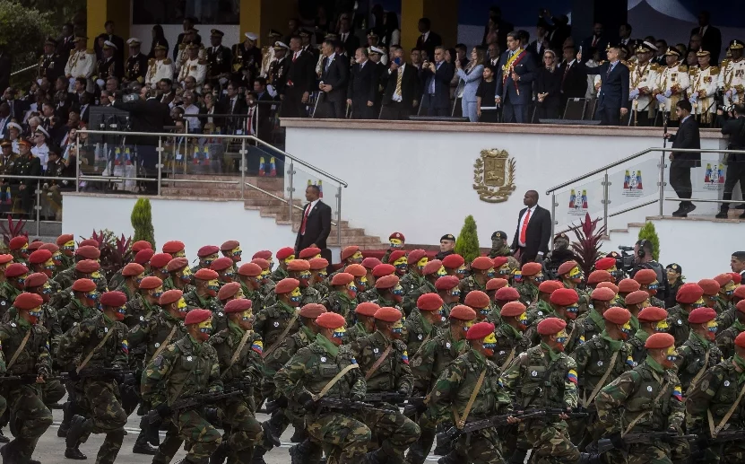 Militares ratifican lealtad a Maduro