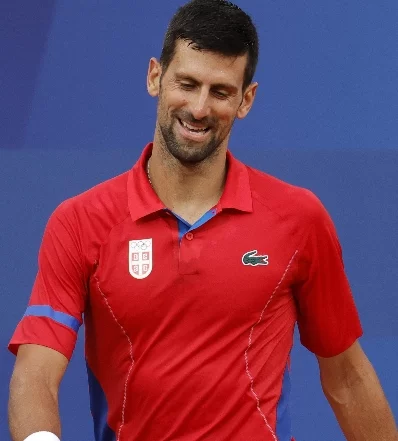 Djokovic alarmado por rodilla derecha