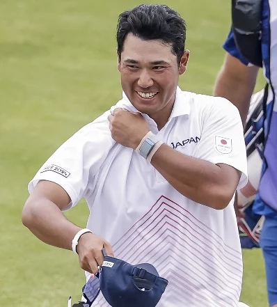 Hideki Matsuyama, lidera el torneo de golf con 8 bajo par.