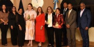 Ateneo Dominicano otorga premio Salomé Ureña a cuatro damas