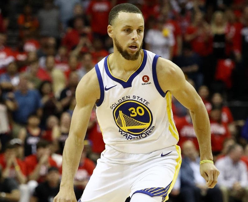 Curry pacta con los Warriors por  US 62.6 Millones