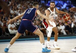 Curry lidera el  agónico triunfo EU sobre Serbia