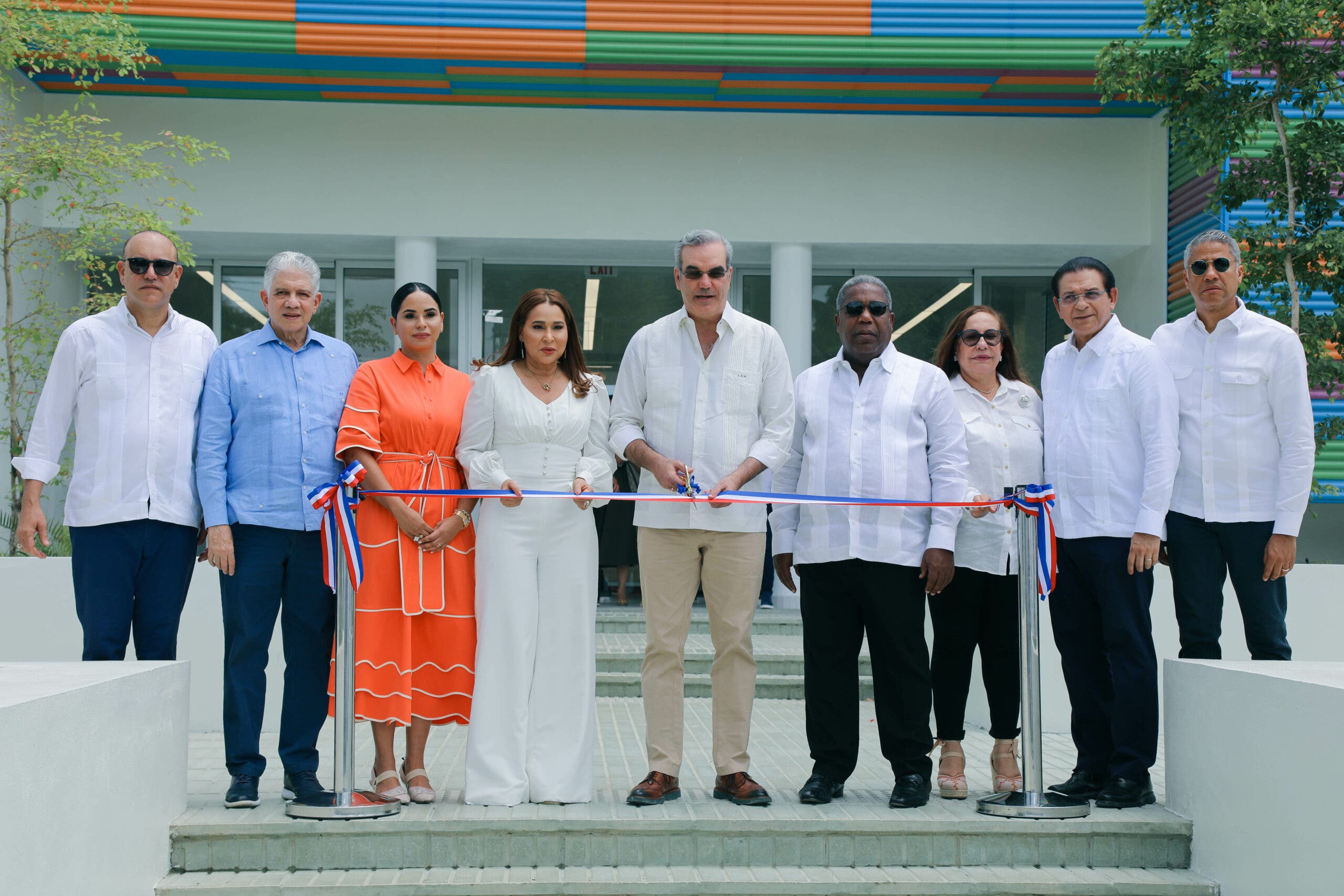 Abinader inaugura el primer Centro de Desarrollo Integral para la  del país