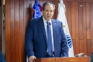 Ministro de Salud llama al Colegio Médico a la compresión tras convocatoria a paro