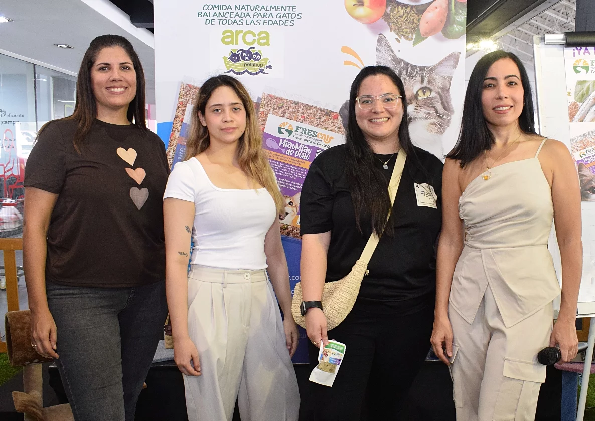 Patricia Nusri, Michelle Quintero, Gabriela López y Giselle Baba.