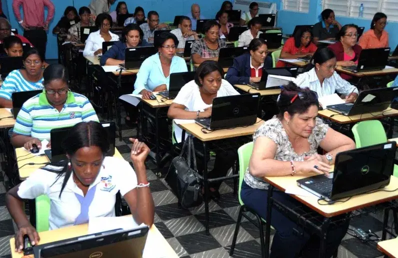 Minerd activa los preparativos para nuevo año escolar