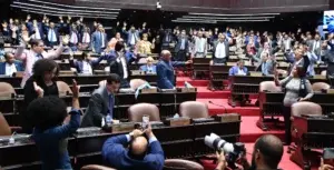 Diputados a favor y en contra de eliminar exoneración a vehículos