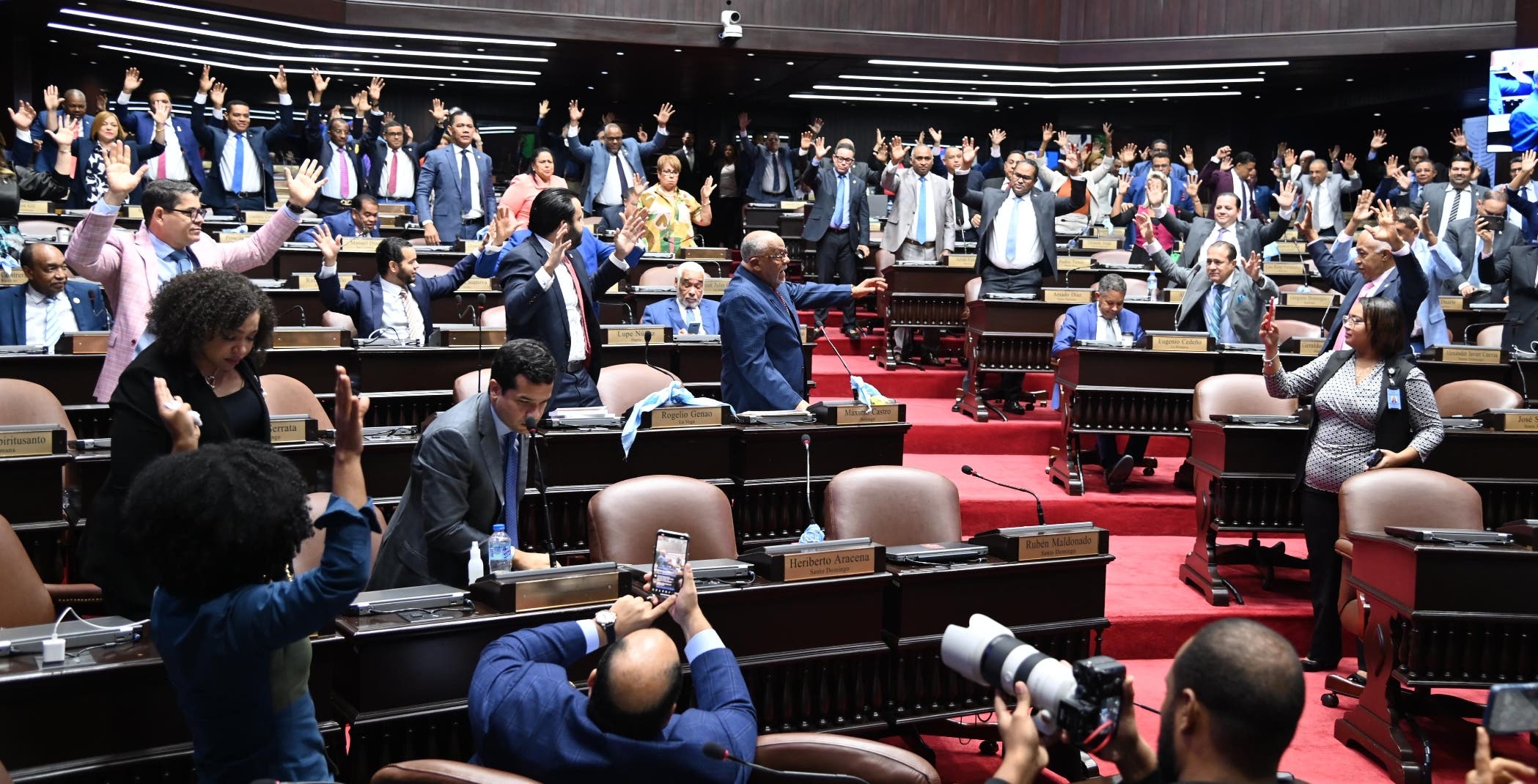 Legisladores opositores se despiden con rosario de críticas al Gobierno