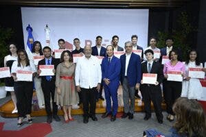 INTEC entrega Becas PIES para carreras STEM