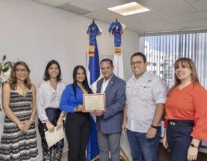 Inmodard entrega certificado de diplomado