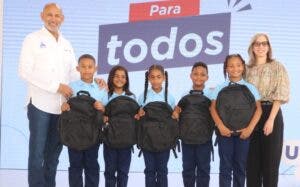 Escuelas reciben más de 1.8 millones kits útiles