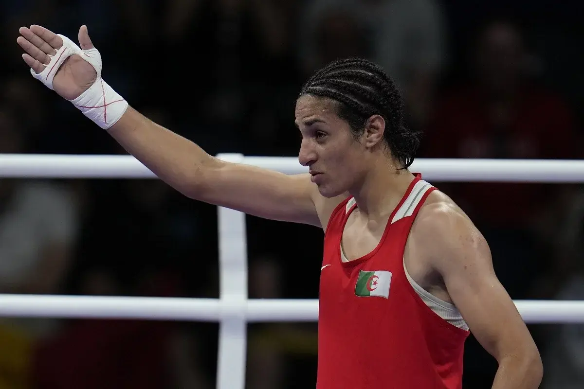 La boxeadora Khelif asegura medalla tras vencer a Lucca Anna