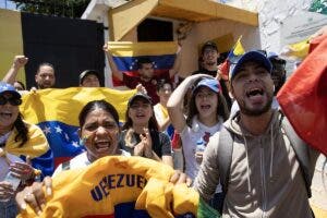 Venezolanos en RD protestan frente a la embajada