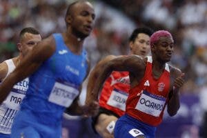 Alexander Ogando avanza a semifinal de los 200 metros en Juegos París