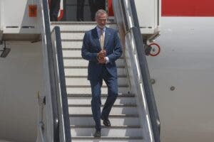 Llega al país el rey de España Felipe VI para la toma de posesión de Abinader