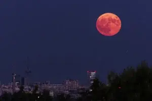 Las sorprendentes imágenes de la superluna de agosto