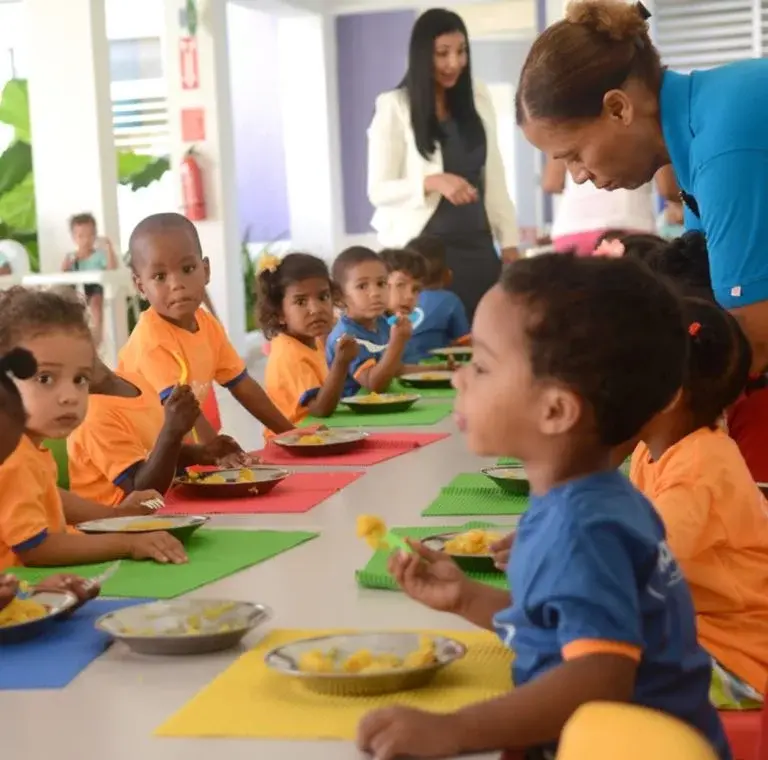 Menos del 20% de los estudiantes dominicanos consume frutas y vegetales a diario