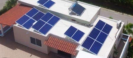 Superintendencia regulará y establecerá tarifas para el uso de redes en la instalación de paneles solares en hogares y empresas