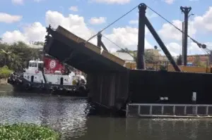 Obras Públicas cerrará este sábado el Puente Flotante por dos horas