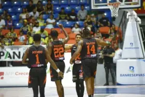 Reales eliminan a los Metros y avanzan a la final de la Súper Liga