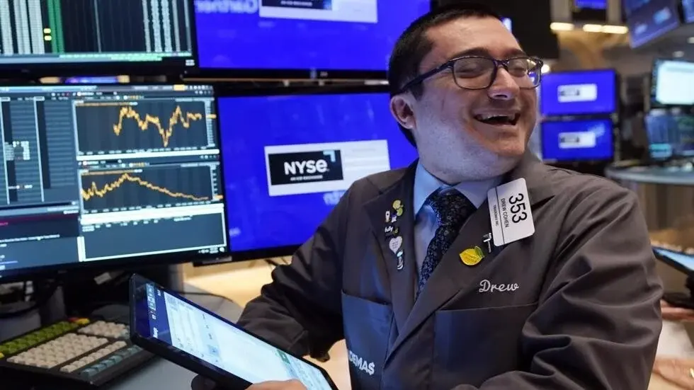 Wall Street cosecha ganancias y el Nasdaq sube 2,87 % al disiparse los temores de recesión