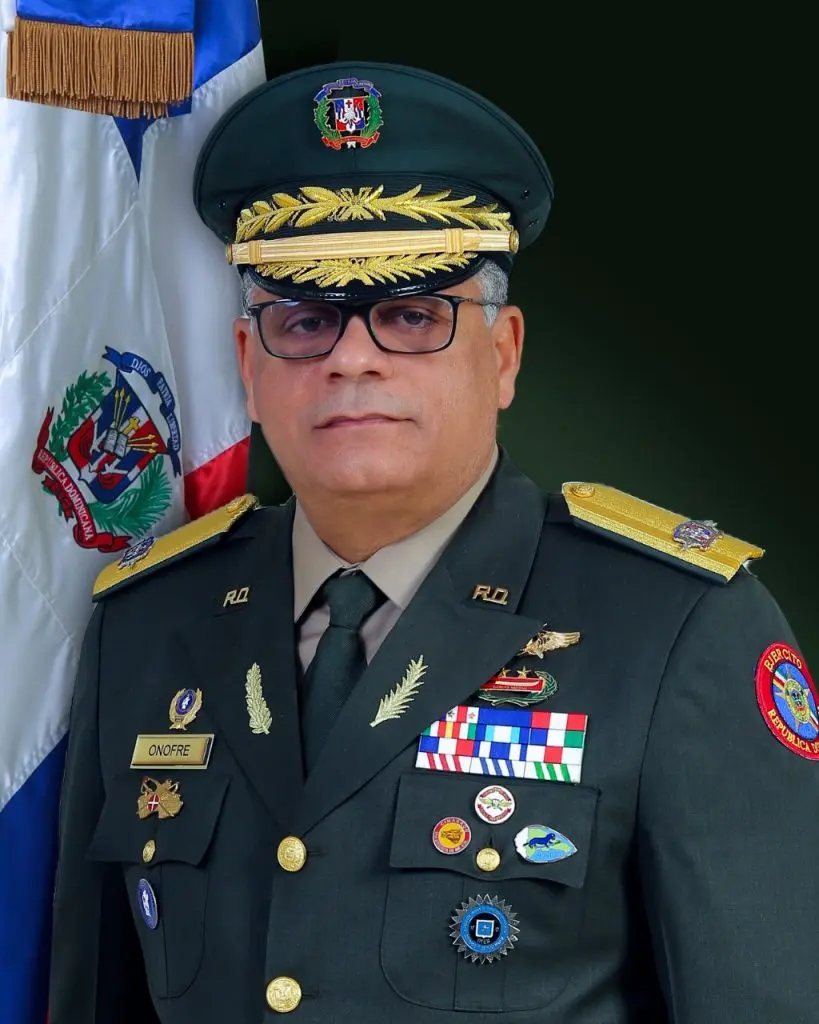 Abinader designa a Carlos Antonio Fernández Onofre como Ministro de Defensa