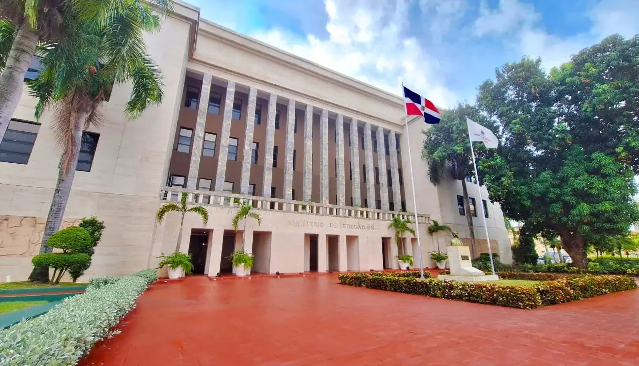 Ministerio de Educación desmiente que miles de estudiantes hayan quedado fuera de aulas en Verón-Punta Cana