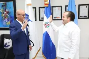 Ministro Paliza encabeza toma de posesión del nuevo director del IDAC