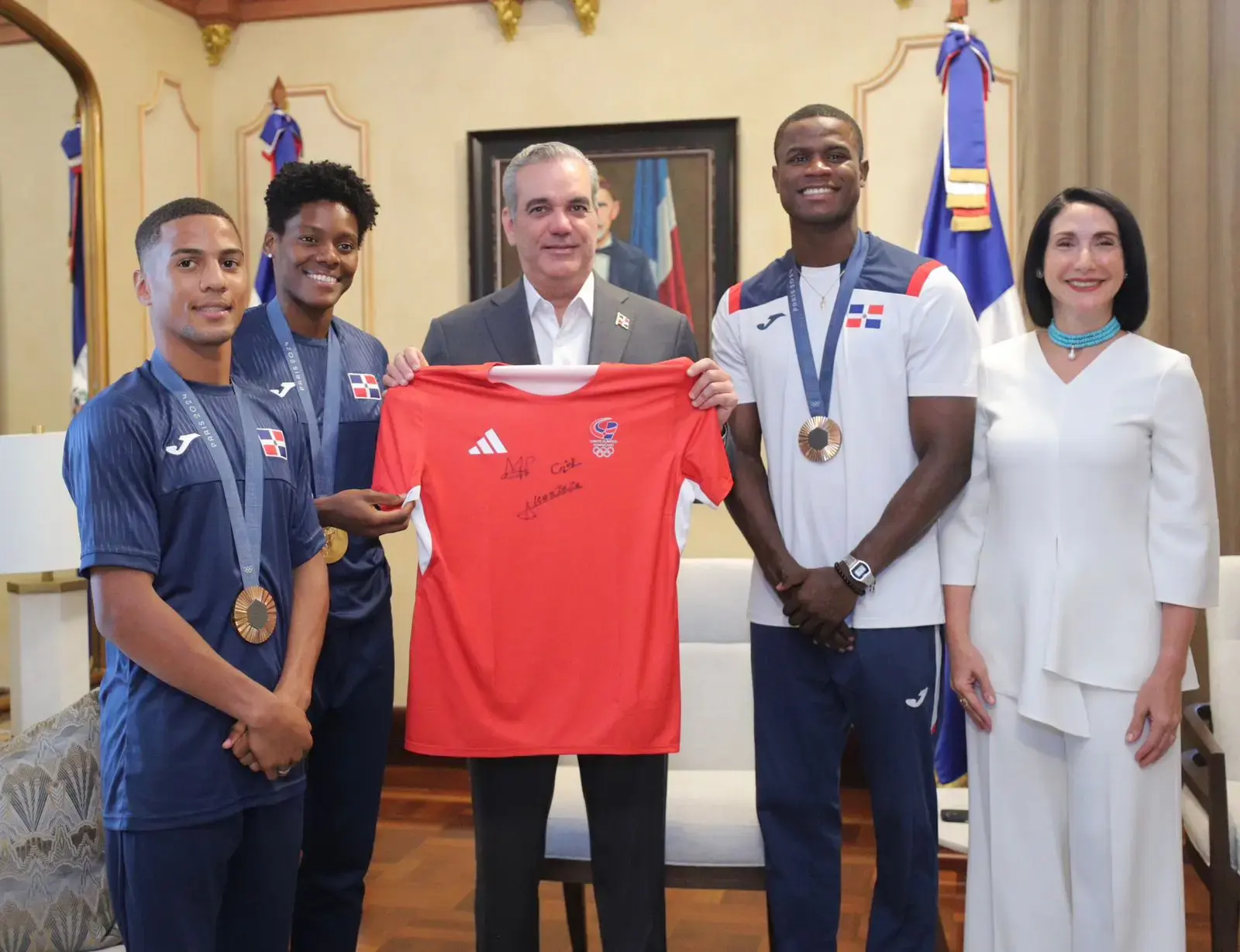 Abinader recibe en Palacio Nacional a medallistas olímpicos