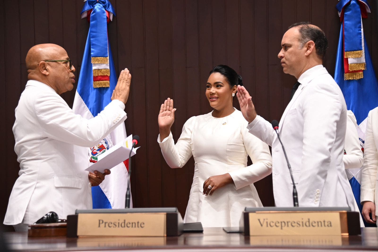 Leyvi Bautista jura como secretaria del bufete directivo de la Cámara de Diputados