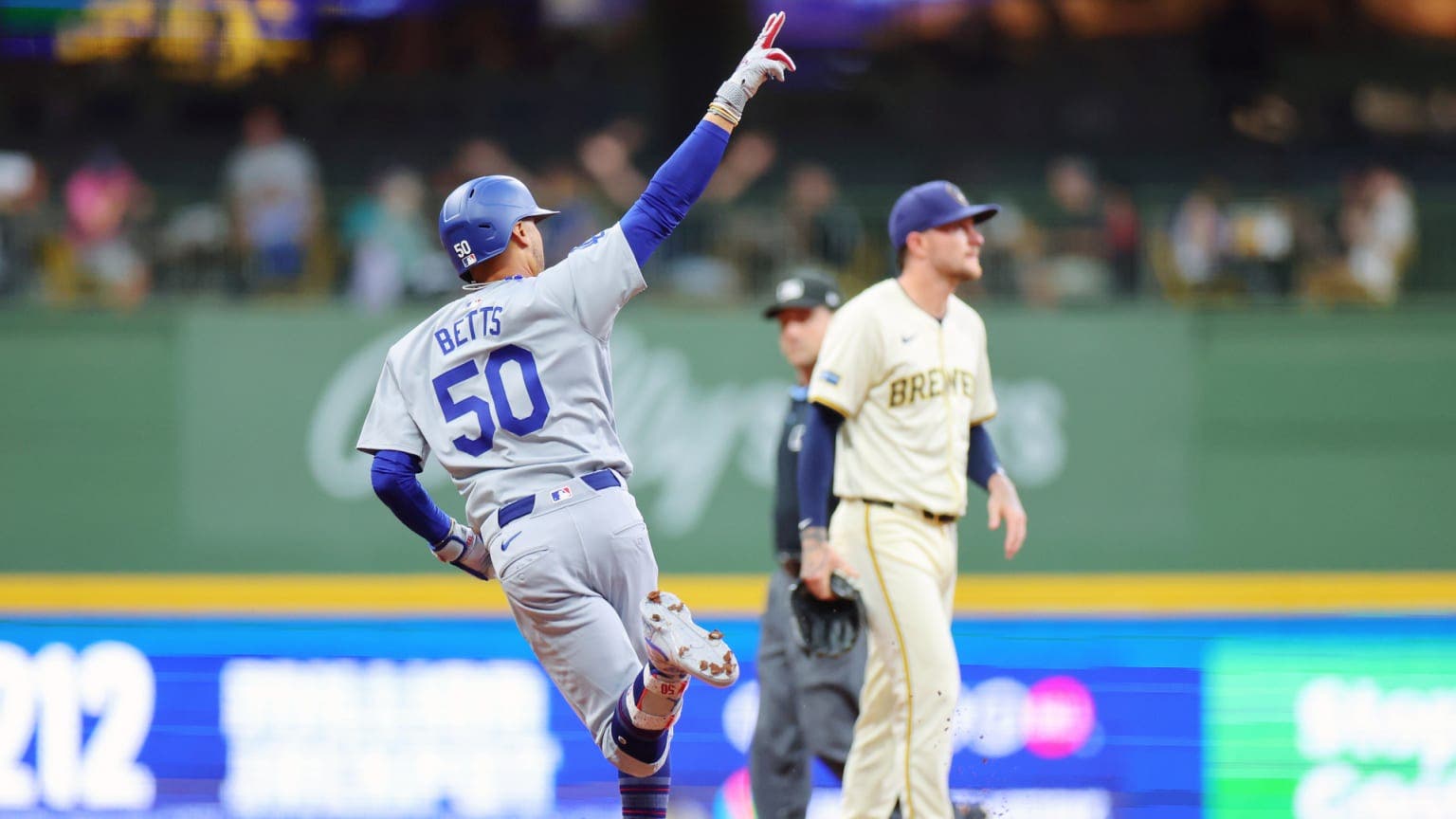 ¡Bienvenido Mookie! Betts brilló en su regreso con los Dodgers