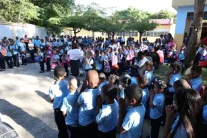 Mejoras en educación y quejas de maestros marcan inicio del año escolar