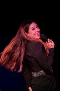 Poly Díaz llegará con su cómico tour “Romántica” al Comedy Club RD