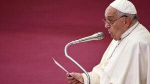 El papa reclama el alto el fuego en Gaza e insta “a seguir el camino de la negociación»