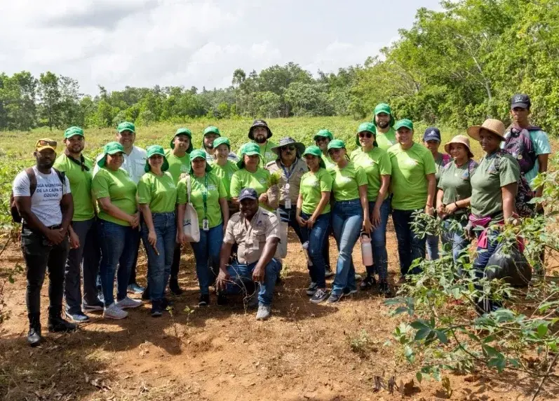 Dos Pinos con jornada reforestación en el Mes del Medio Ambiente