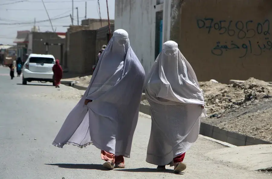 Los talibanes prohíben el sonido de la voz de mujer