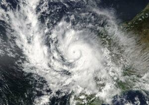 Puerto Rico y las Islas Vírgenes en alerta de amenaza de tormenta tropical