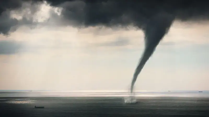 Qué son las trombas marinas, una de las posibles causas del naufragio del yate de lujo cerca de Sicilia que dejó varios muertos