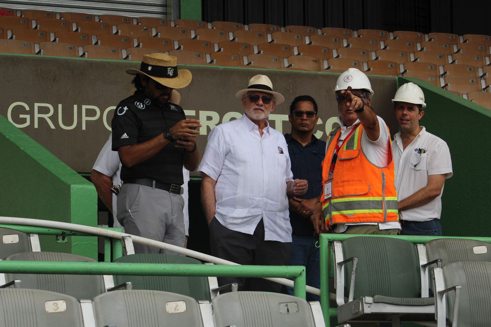 Presidente de LIDOM inspecciona trabajos en el estadio Tetelo Vargas