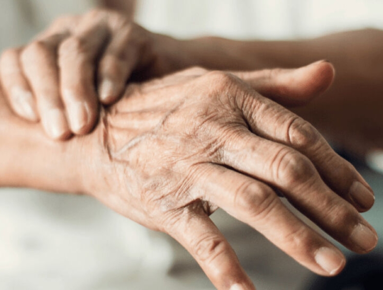 Galeno recomienda retirar medicinas a enfermos Parkinson