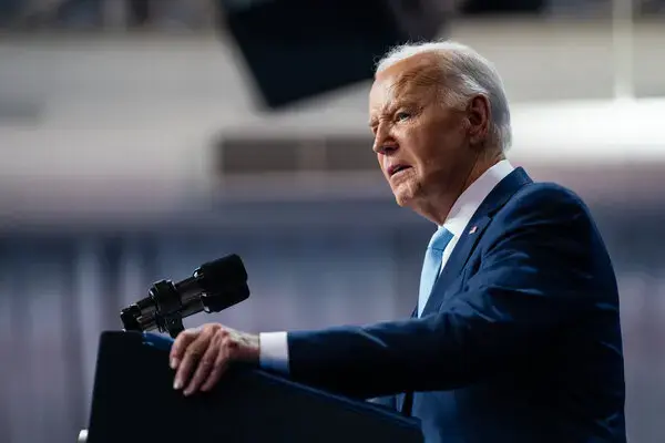 Biden propone prohibir vehículos con tecnología de China y Rusia