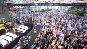 Cientos de miles de manifestantes toman Tel Aviv en un clamor por el alto el fuego en Gaza